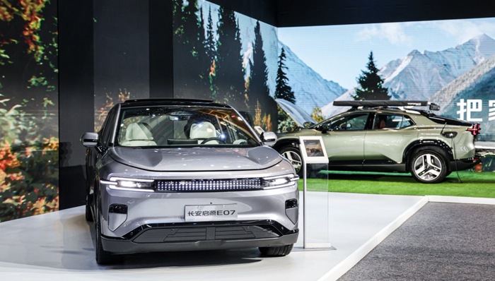 闪电快讯 | 长安启源E07上市:起售价19.99万元 搭载长安智驾