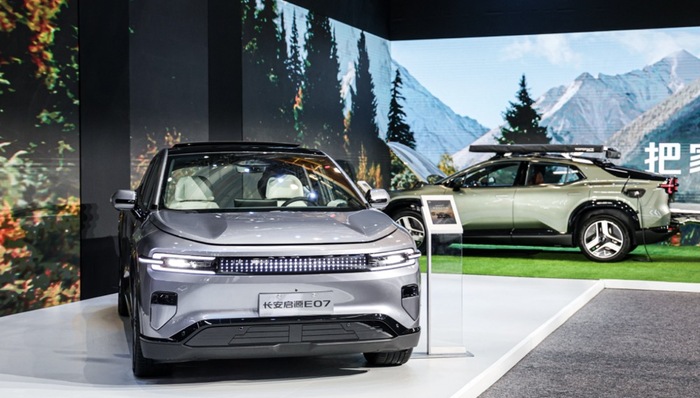 闪电快讯 | 长安启源E07上市:起售价19.99万元 搭载长安智驾