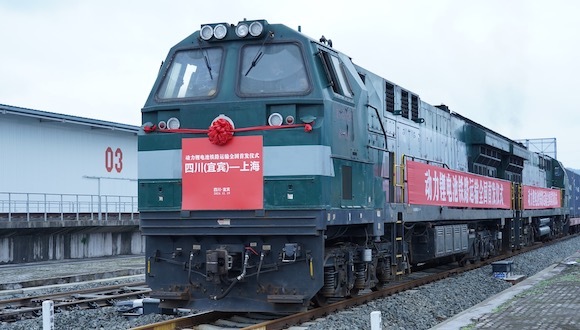 中國首次啟動動力電池鐵路運輸試點，涉及這兩大巨頭
