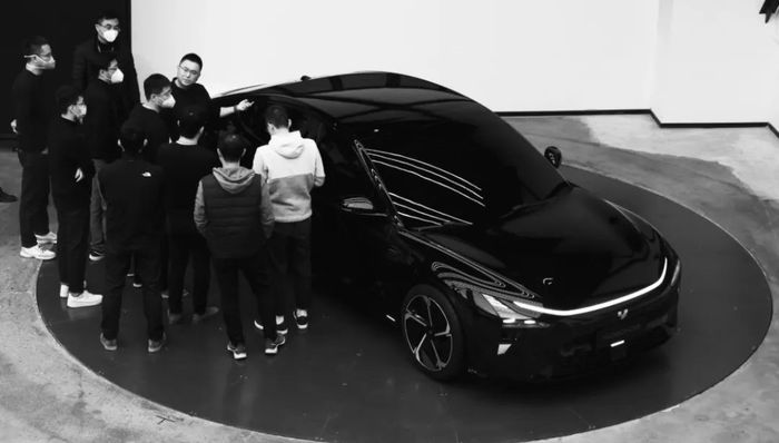 电厂 | 百度、吉利出手救“极”,“股东”的责任应该有多“大”?