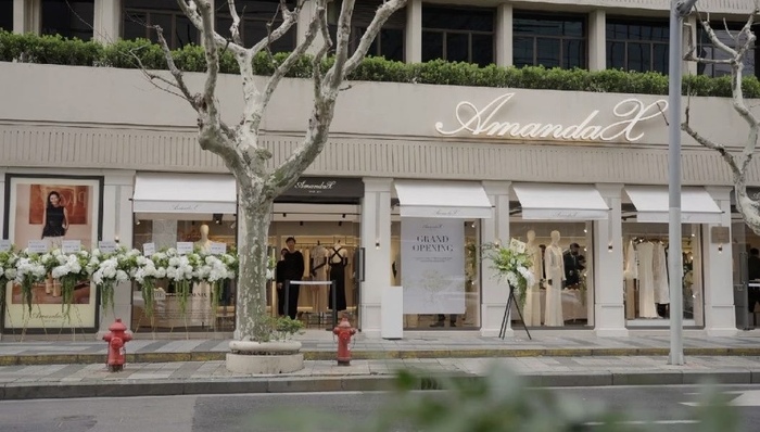 一件外套7000元,这个“淘品牌”把店开到上海南京西路