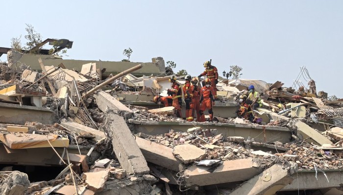 共救出8名幸存者:“黄金72小时”后中国救援队伍仍在搜救