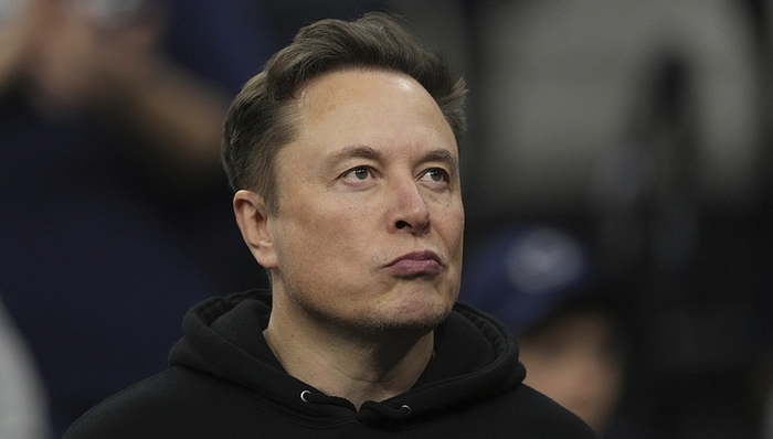 馬斯克,特斯拉,納瓦羅,內(nèi)訌