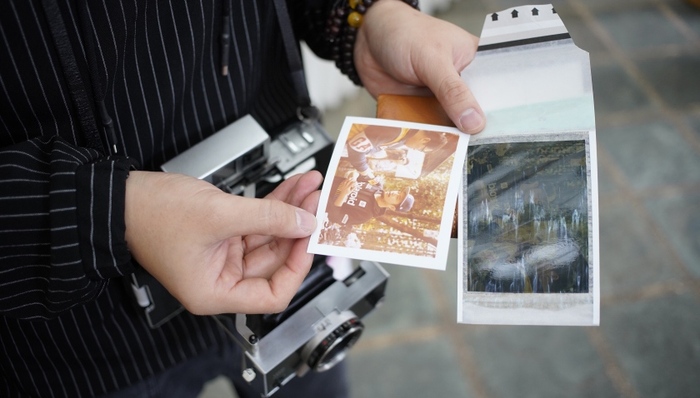 被明星带火的撕拉片相纸炒至上千元,富士胶片回应