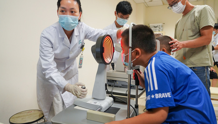 近视防控网红OK镜正在失宠