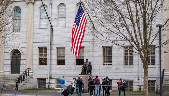 哈佛大學(xué),校長(zhǎng),降薪,撥款,研究,特朗普,訴訟