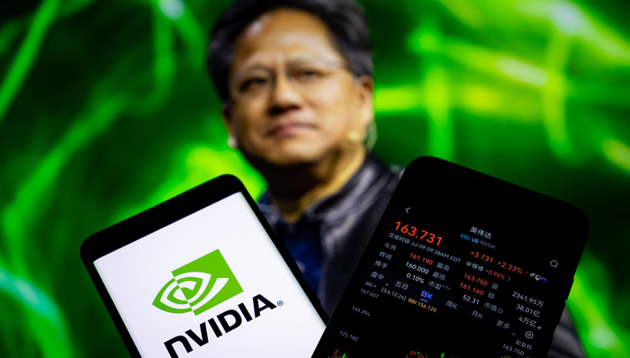 黄仁勋闯进全球亿万富豪榜前10,超越巴菲特只差10亿美元