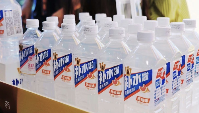 把电解质水卖爆的东鹏还卖不好果茶