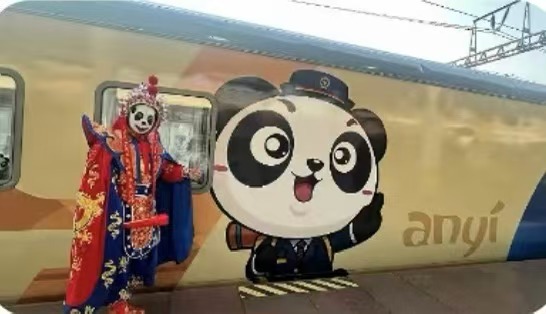 全家26人花96萬坐熊貓專列?安逸號，質(zhì)疑餐食與宣傳不符，旅行社回應(yīng)