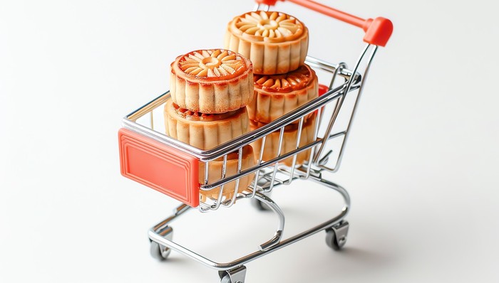 大潤(rùn)發(fā)月餅配料表含已禁用添加劑，工作人員回應(yīng)：去年信息復(fù)制未更新