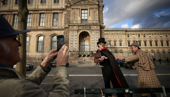 遗落物品留下了DNA痕迹,卢浮宫劫案嫌疑人已被捕