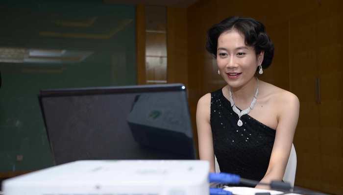 演员温峥嵘自曝刷到AI盗播,抖音副总裁李亮回应