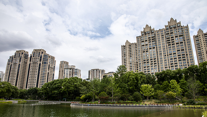 瑞安地產(chǎn)約3000萬元出售上海豪宅給高管家屬，該物業(yè)開盤每套均價5000萬