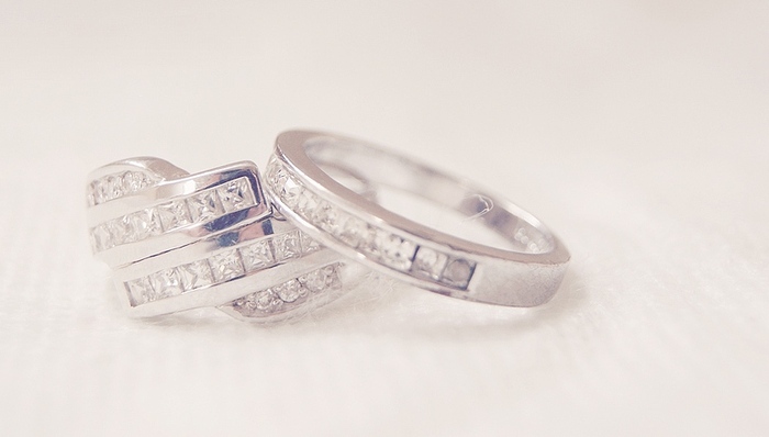 鉑金年內(nèi)漲幅近90%超越黃金，首飾價(jià)格破800元/克關(guān)口