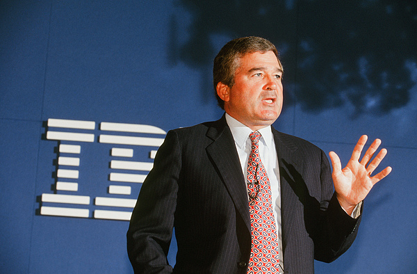 83歲IBM前CEO郭士納逝世，曾帶領(lǐng)“藍色巨人”絕境重生