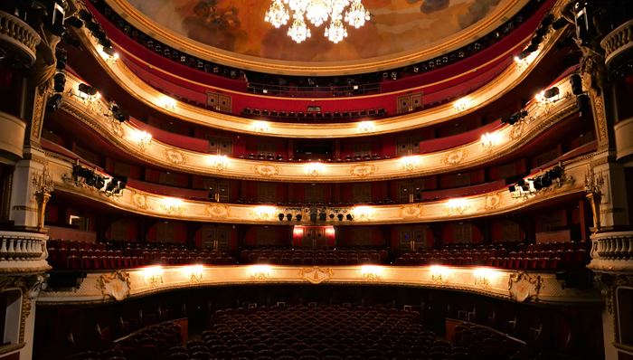 法国戏剧舞台上的奇珍异宝是怎么来的?