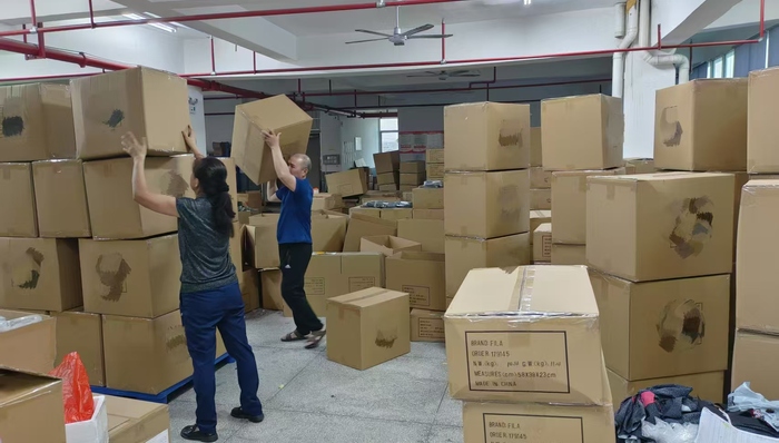 150万的服装,美国人付50万空运费急要!