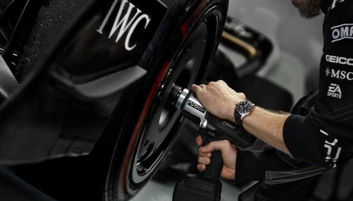 浪琴表庆祝祖鲁时间腕表问世100周年，宇舶表Big Bang系列走过20个年头｜当月腕表