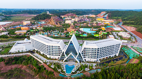 資陽(yáng)方特兒童設(shè)施未放安全杠， 園方回應(yīng)