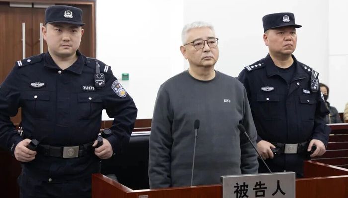 上海電氣；鄭建華；被判死緩；挪用公款；7億余元未歸還