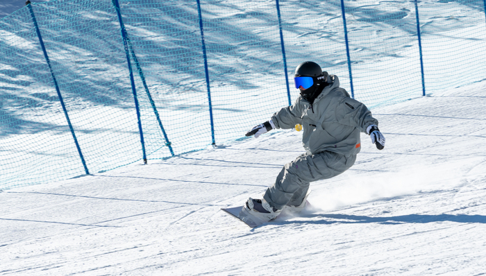 滑雪赛道;滑雪场;赚钱难