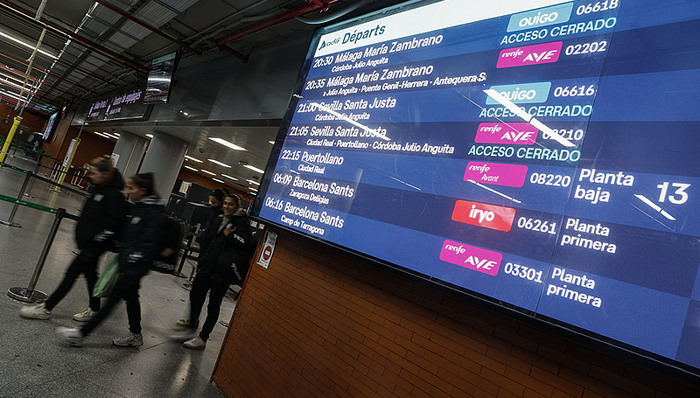 天下故事西班牙高鐵脫軌;39人死亡;涉事路段鐵軌;去年剛更換