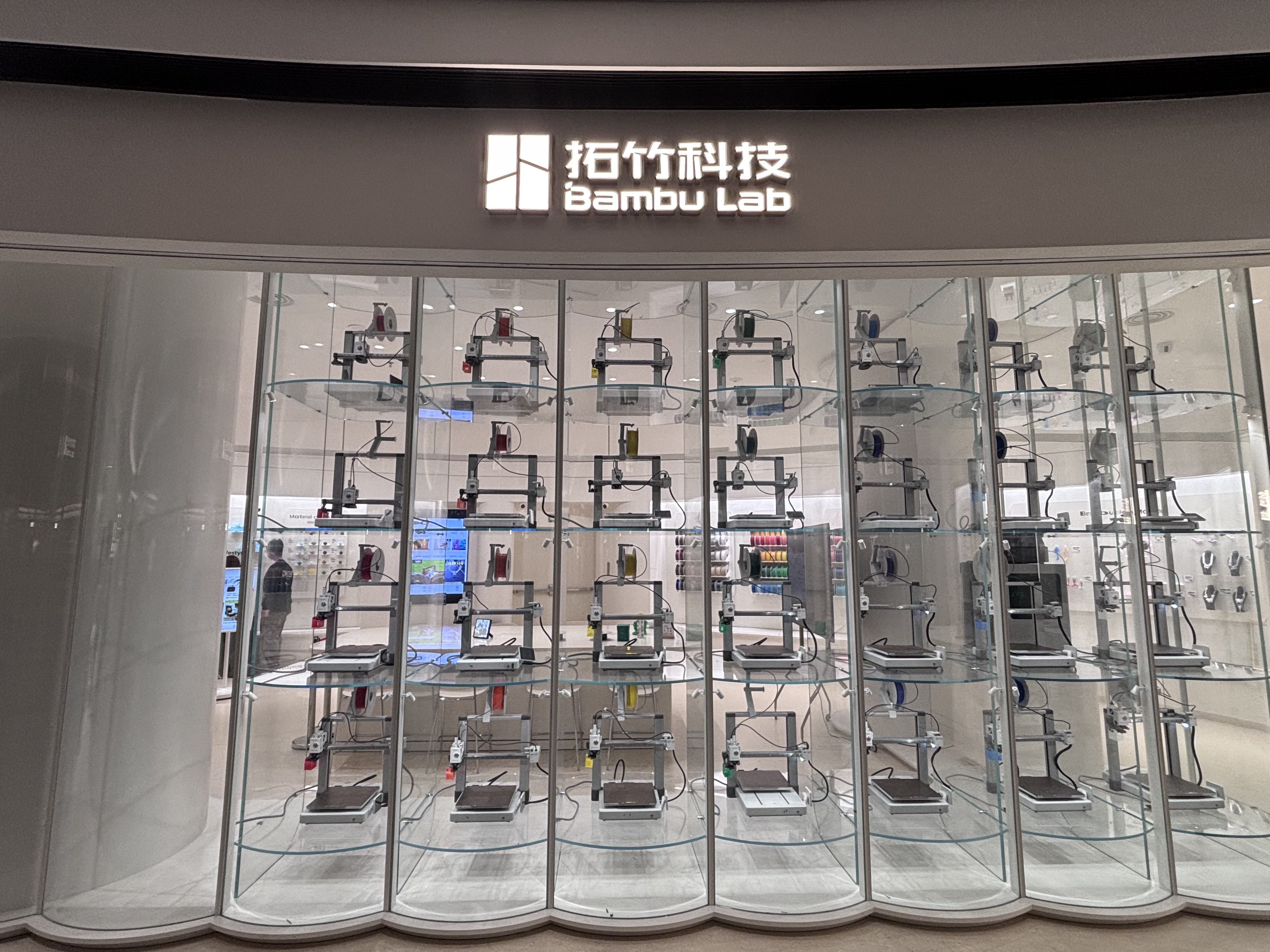 深圳一公司向员工母校捐赠超1亿元，2025年营收已破百亿