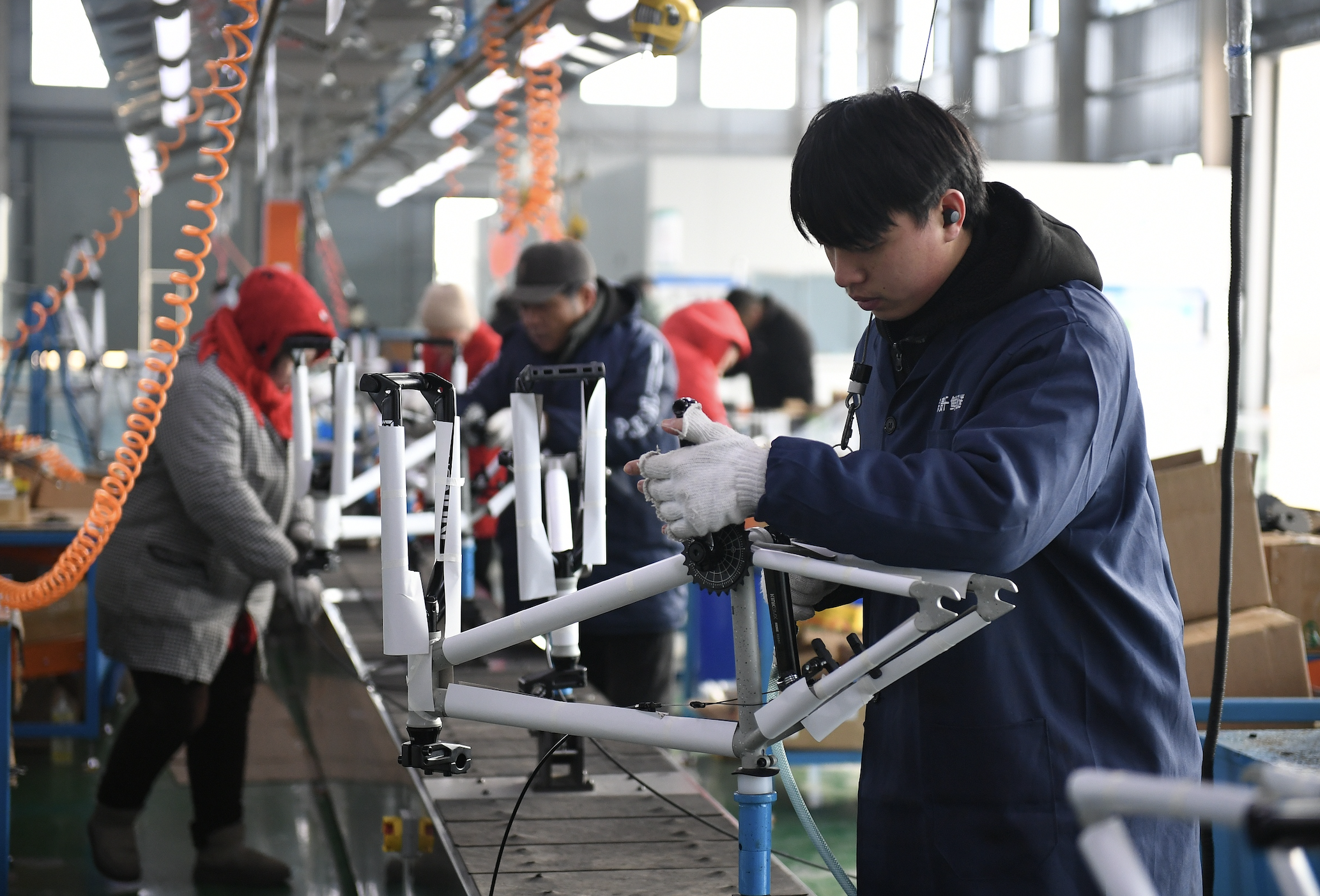 “十四五”我国累计新增减税降费退税超10万亿元，今年如何继续和完善？