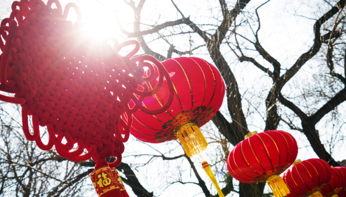 地方新闻精选 | 镇江邀请留岗外来员工亲属到当地过年 工人在酸菜池吸烟吐痰处罚结果公布