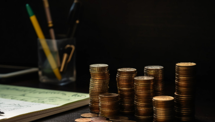 深圳华强;债务;现金流;担保;三重压力;抽血