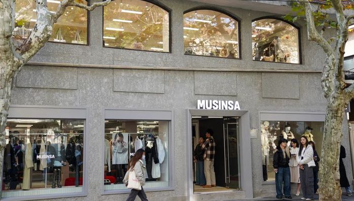 前兩月服鞋零售增長(zhǎng)11.7%！“時(shí)髦精”首店夯實(shí)上海時(shí)尚之都地位