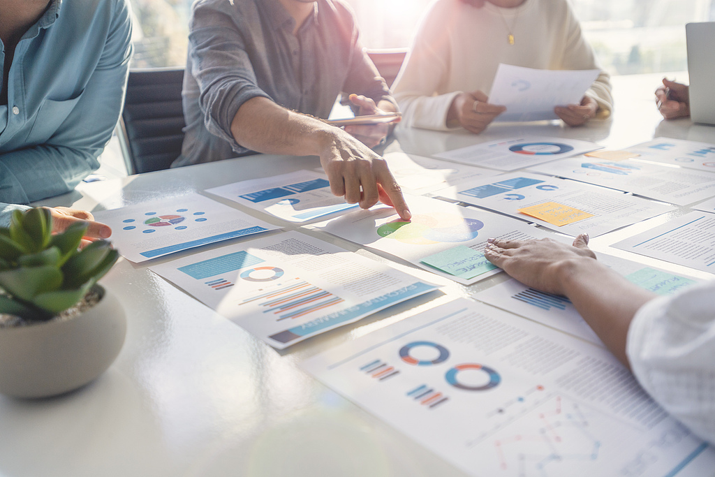 【财富周刊】近期有多款银行理财产品发行失败,国投白银LOF和解率突破95%