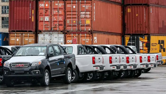 “集体失业”的零公里二手车出口商,有了新生意 | 电厂