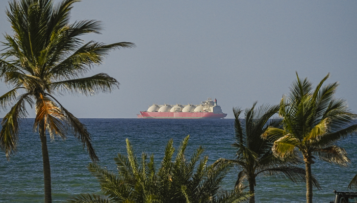 美军今起封锁霍尔木兹海峡,国际油价应声大涨