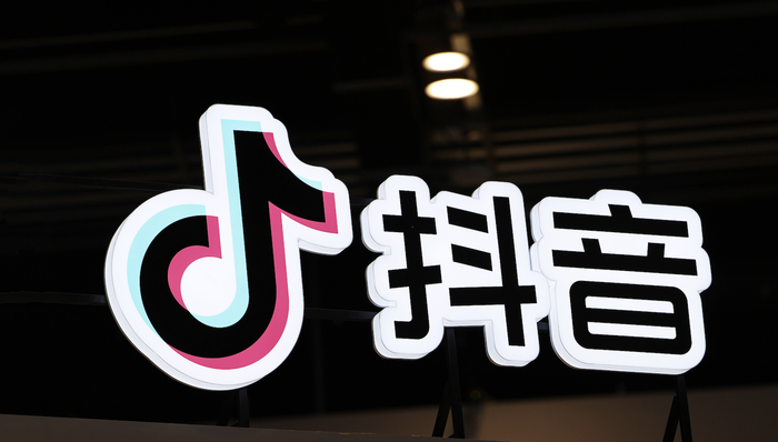 炒作“乱伦梗”;色情导流;诈骗;抖音;封禁违规账号