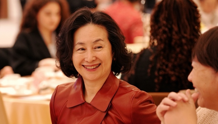 赌王长女何超琼;美高梅国际;套现超9亿元;聚焦本土主业
