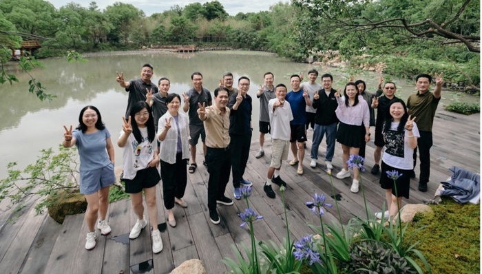 马云与阿里众高管插秧团建,被传离职的周靖人现身