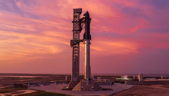 SpaceX上市;星舰首飞;首次部署真卫星;商业运营启航