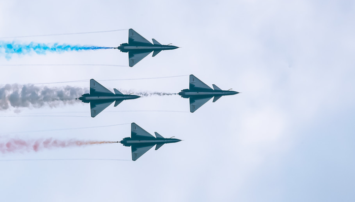 A股,创业板,六九一二