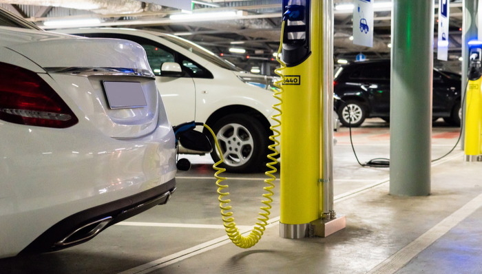 新能源强力反弹,天华新能大涨11%,获实控人 大举增持!新能源汽车ETF(516390)大涨3%