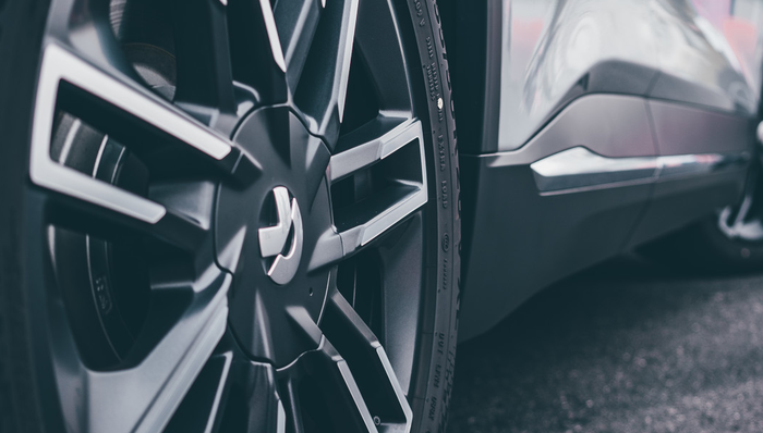 比亚迪大涨3%,获批独资易安!新能源汽车ETF(516390)涨超3%,指数估值已至近3年低位