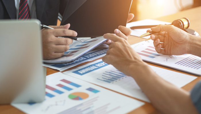 节前两市平稳收官!华为产业链全线“狂飙”,电子ETF(515260)劲涨1.30%,国防军工股普涨迎“国庆”