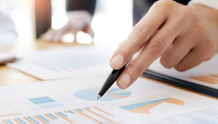 奇点国峰(01280.HK)24年培训收入飙升146%,白酒业务翻倍,AI+酱酒打开千亿增量市场