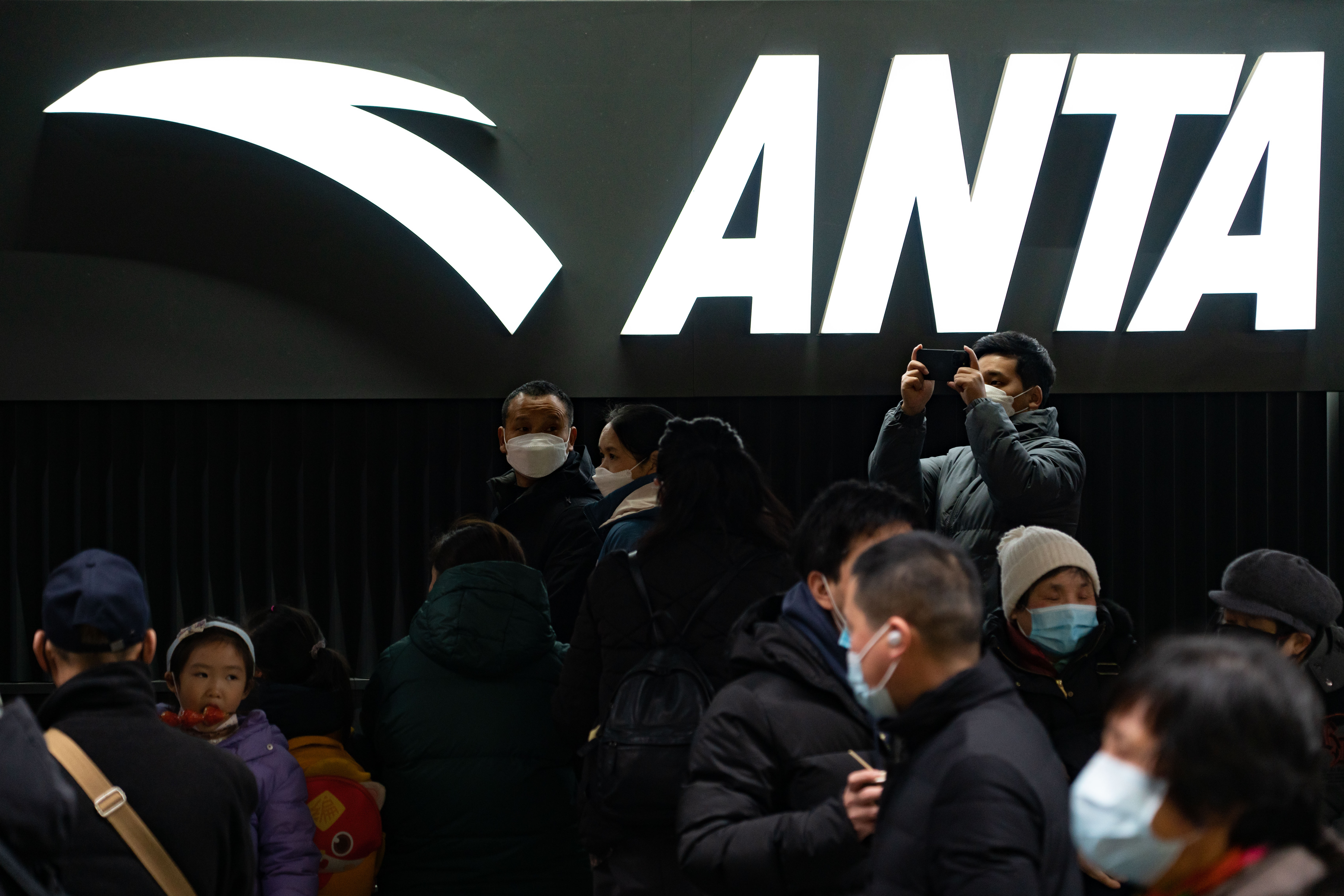 安踏越来越像LVMH