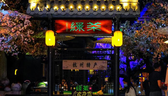 预制菜风波扩散:绿茶被曝撤下“现做”招牌,海底捞标注“部分预加工”