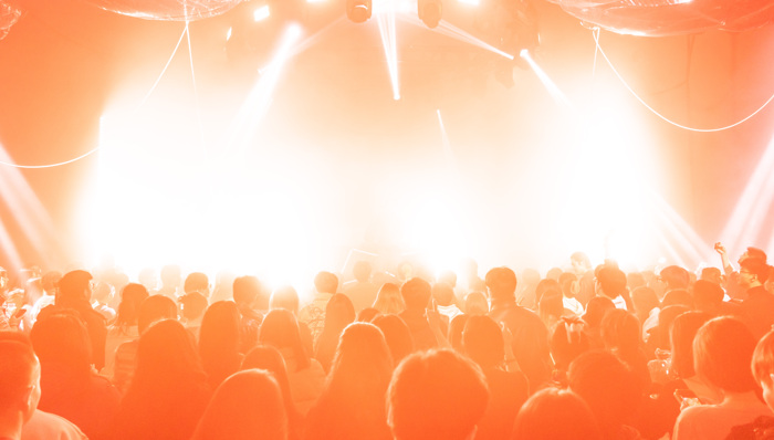 侃爺海口演唱會,美國知名嘻哈歌手Kanye,West,霉霉,演唱會經(jīng)濟(jì)