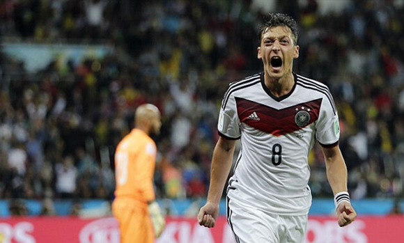 厄齐尔五年内第四次荣膺德国国家队年度球员|
