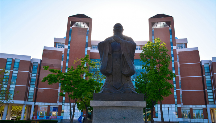 文博会现场:外国人敬爱孔夫子,孔像前行起了参拜礼