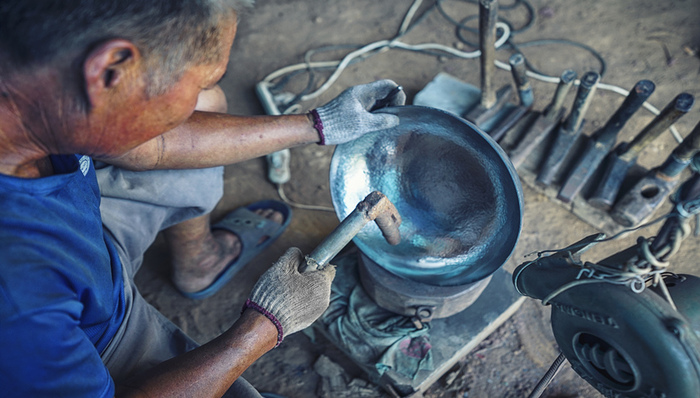 70名“章丘铁锅”匠人齐聚济南,同时展演三万六千锤技艺