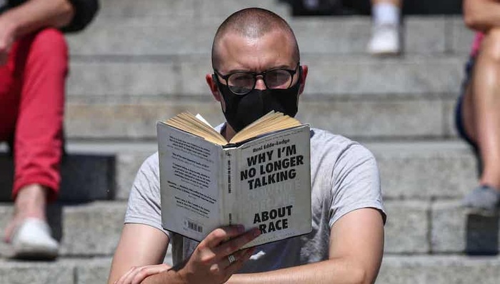 出版社,种族主义